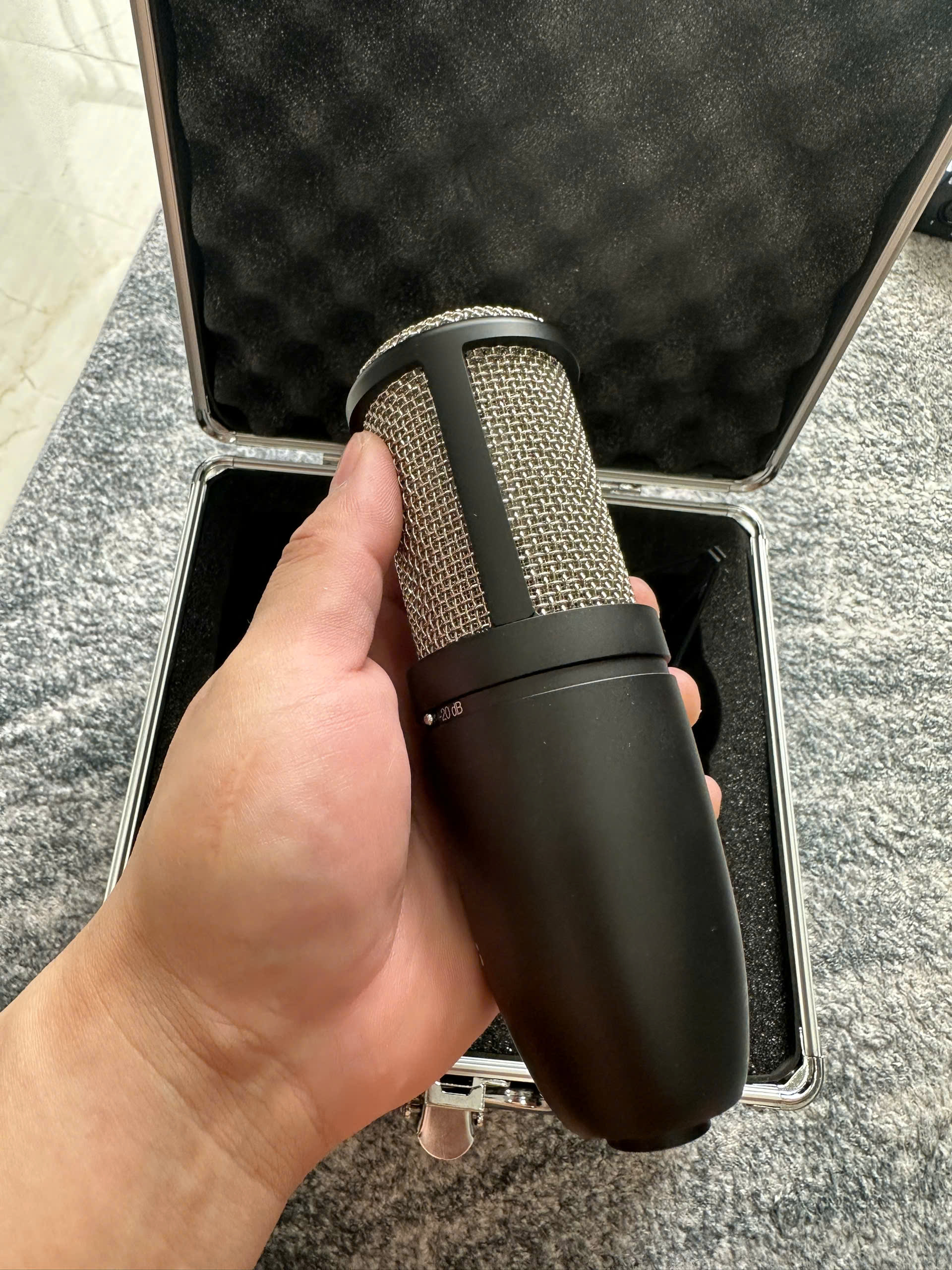 AKG P220